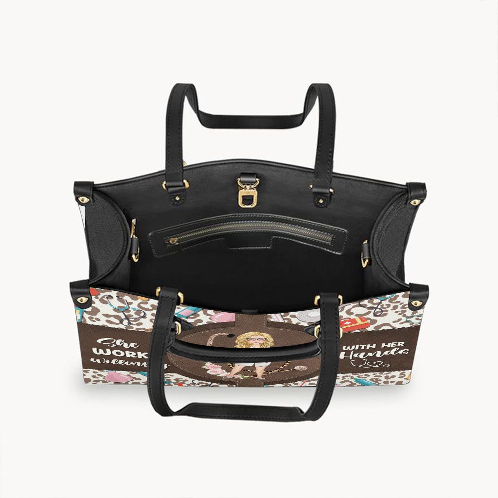 She Works Willingly With Her Hands - Personalized Nurse Leather Handbag