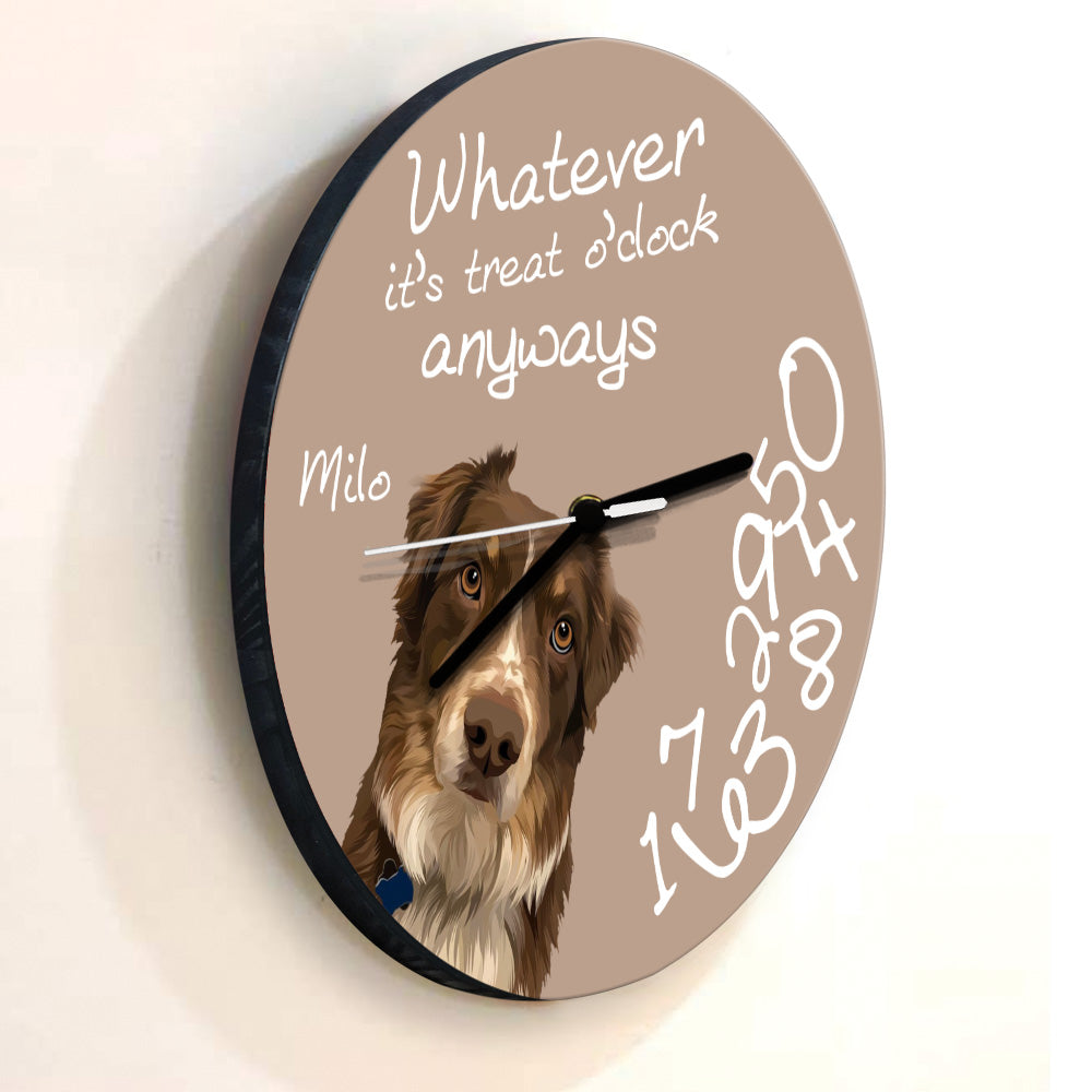 Quoi qu'il en soit, c'est l'heure des friandises ! - Horloge murale personnalisée pour chien