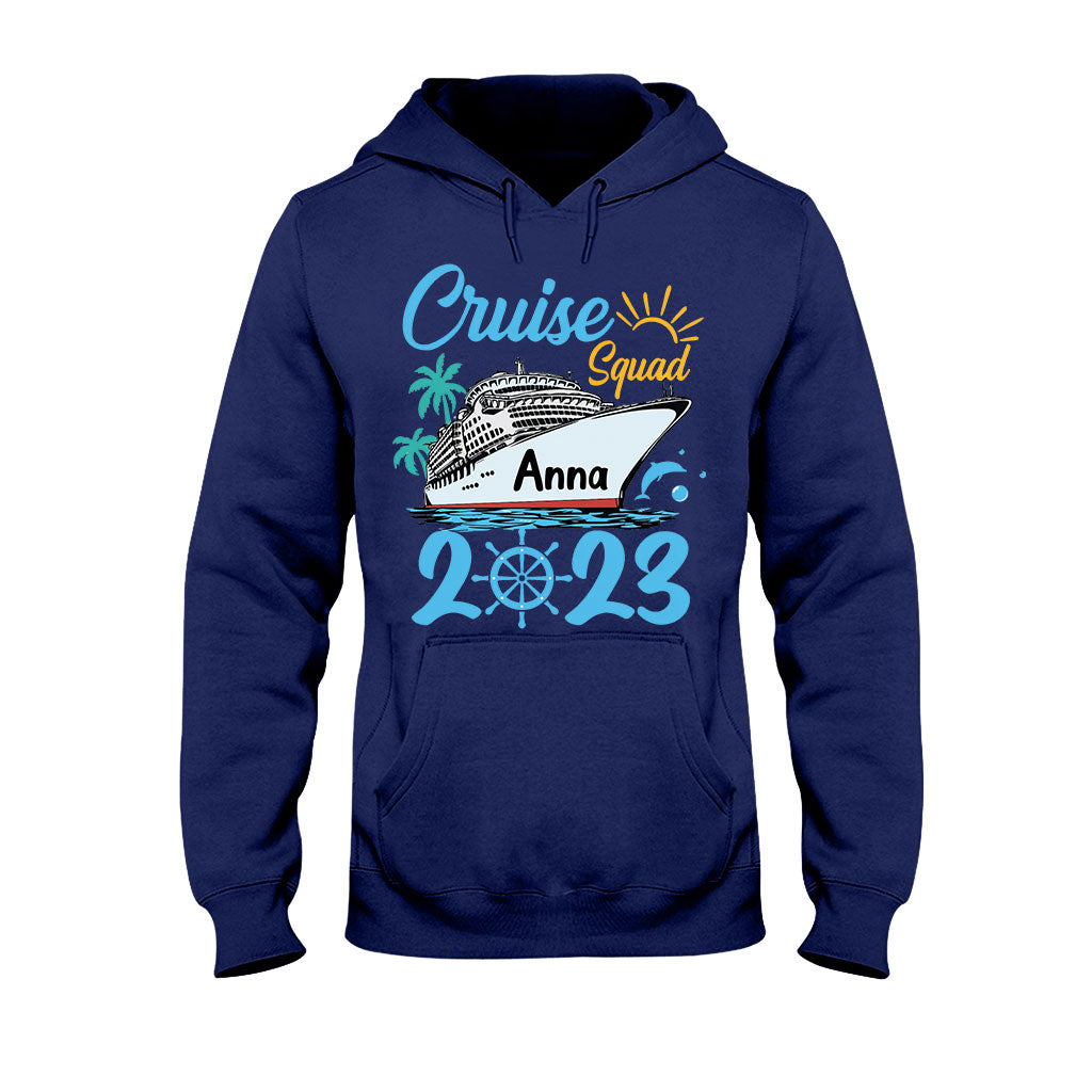 Cruising Squad – Personalisiertes T-Shirt und Hoodie für Kreuzfahrtbegeisterte