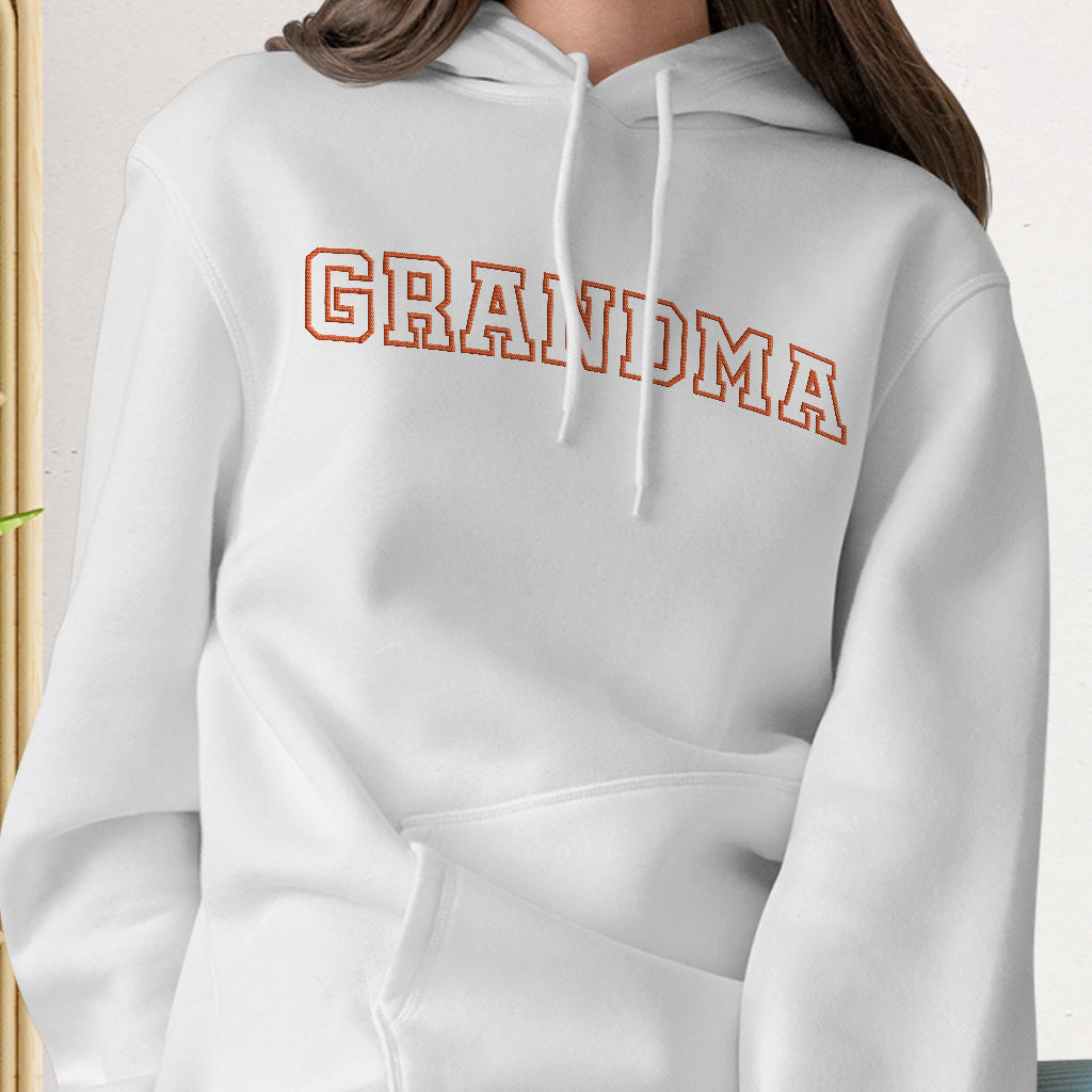 Personalisierter, bestickter Hoodie für Oma – individueller Name
