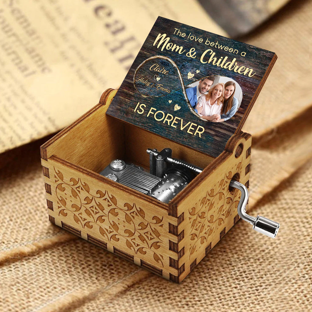Mother's Love Is Forever - Gift for mom, daughter, son - Personalized Hand Crank Music Box