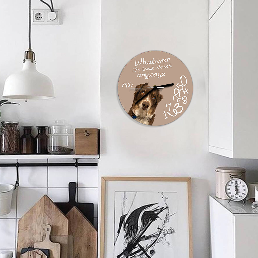 Quoi qu'il en soit, c'est l'heure des friandises ! - Horloge murale personnalisée pour chien