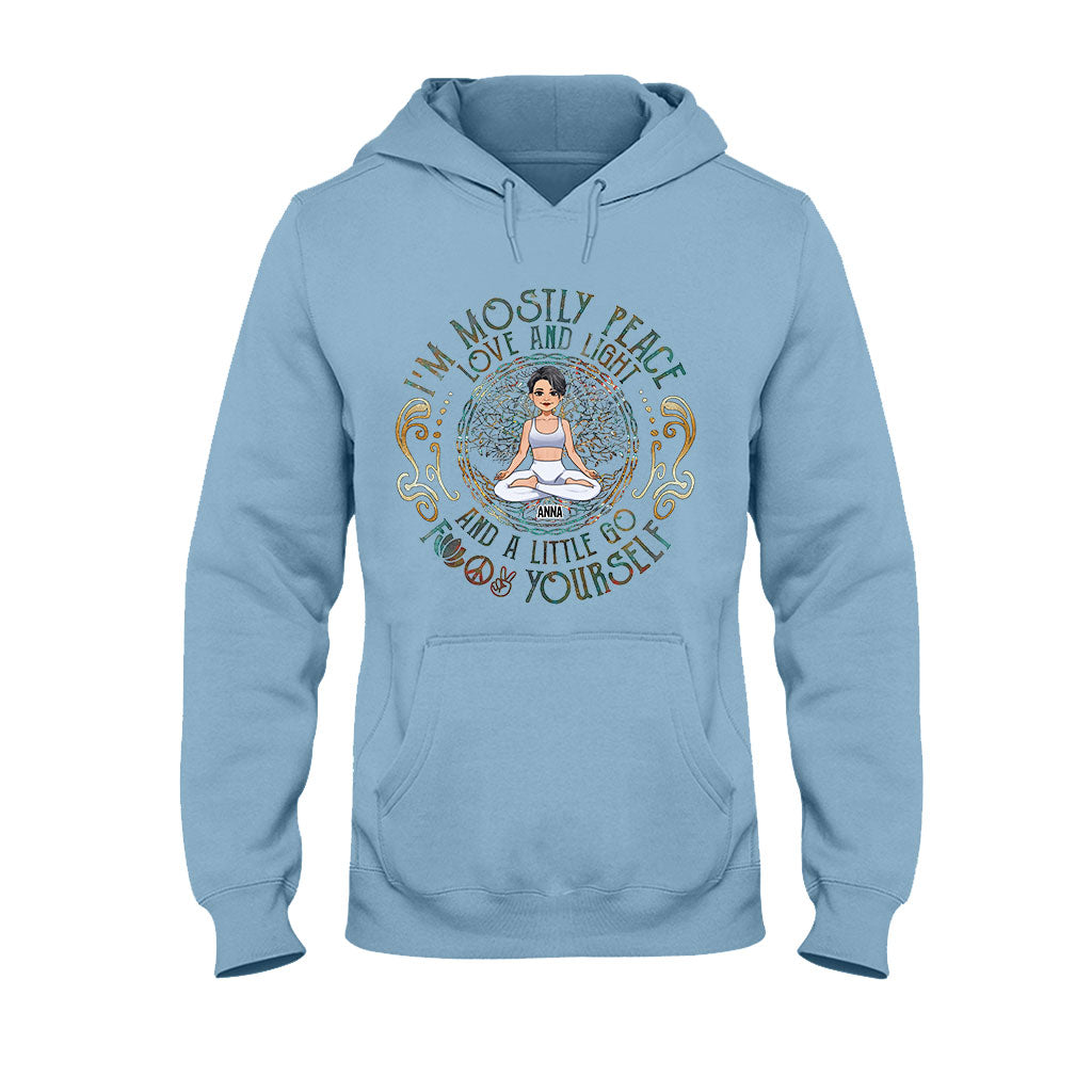 Ich bin größtenteils Frieden – Personalisiertes Yoga-T-Shirt und Hoodie