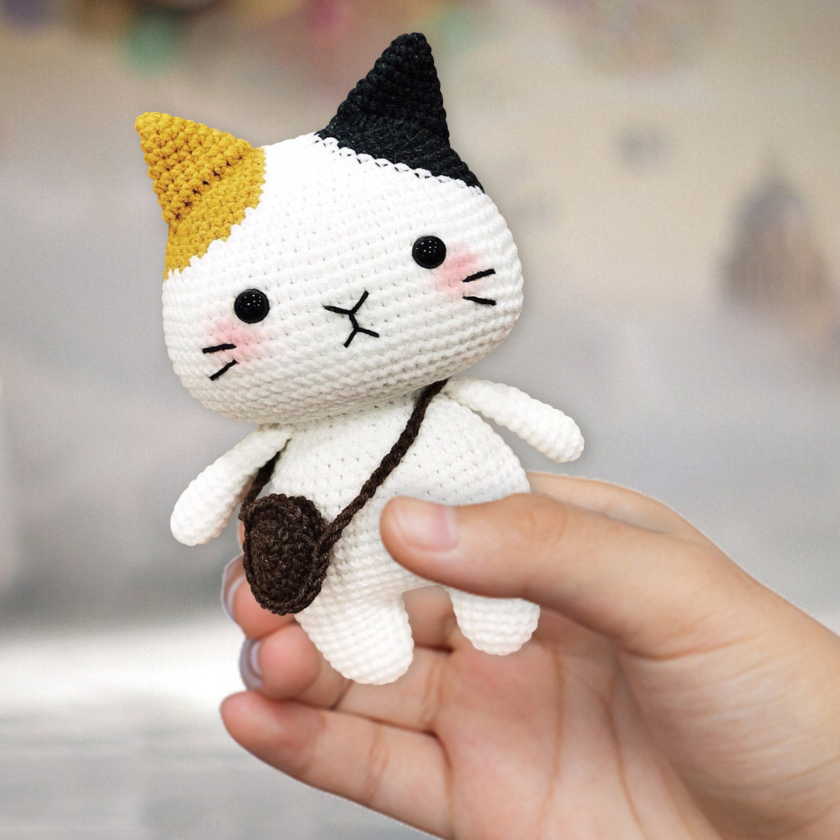 Gehäkelte Amigurumi-Katze – Geschenk für Katzenliebhaber – Personalisierte handgestrickte Puppe