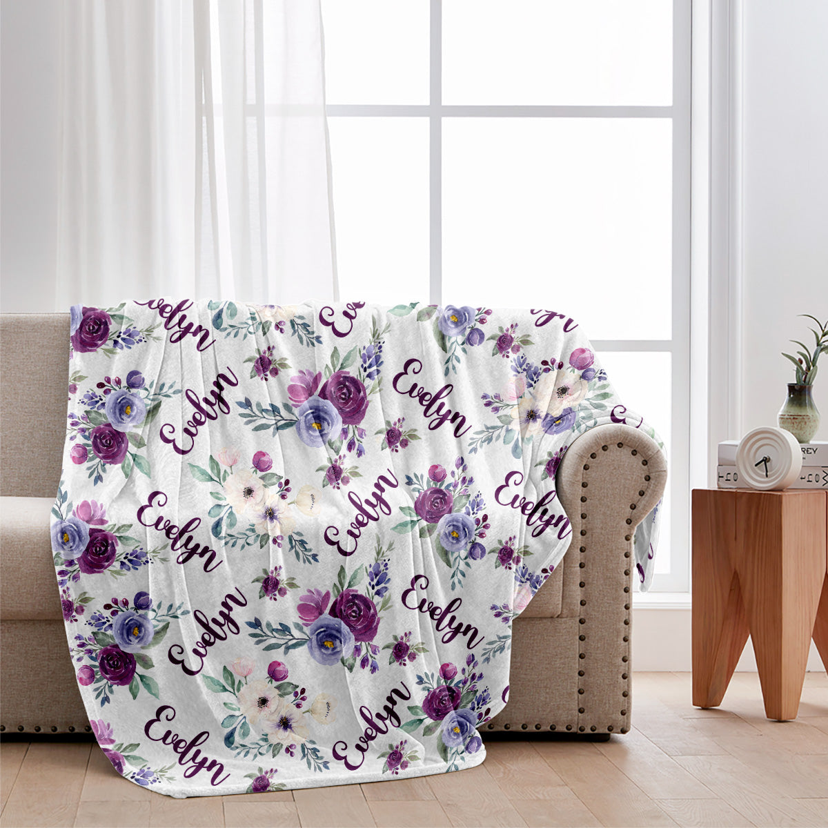 Couverture personnalisée pour nouveau-né avec nom et fleurs violettes
