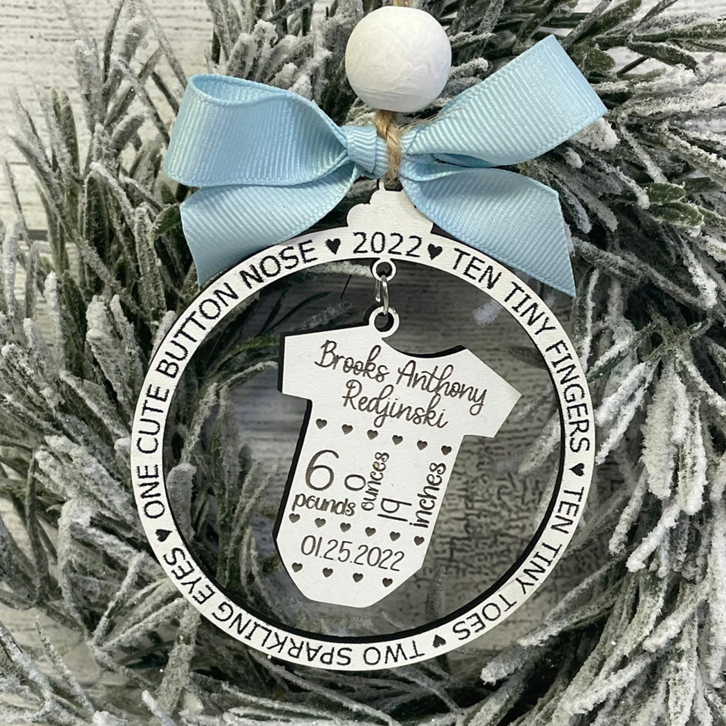Babys erstes Weihnachtsfest – Geschenk für Neugeborene – Personalisierter 2-teiliger Holzschmuck