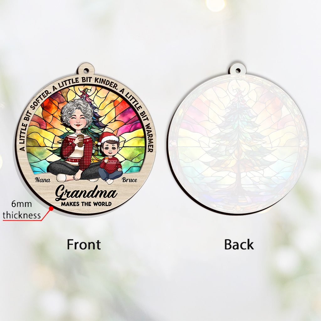 Oma macht die Welt wärmer – Personalisierte Oma-Lagenmix-Weihnachtsbaumkugel