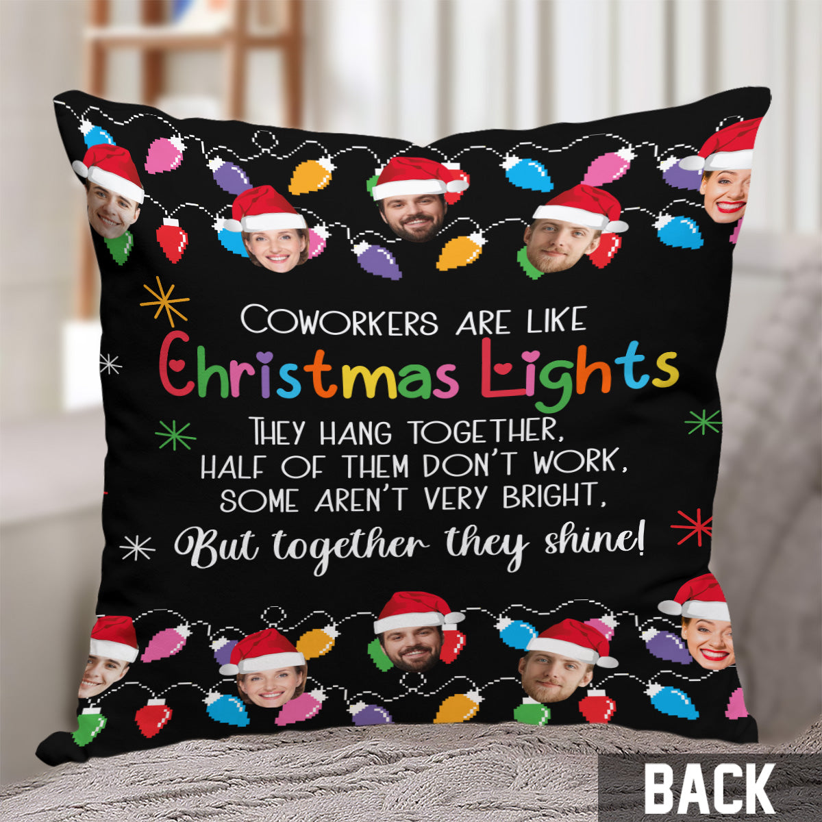 Les collègues, c'est comme les guirlandes de Noël : ensemble, ils brillent - Coussin décoratif personnalisé pour collègues