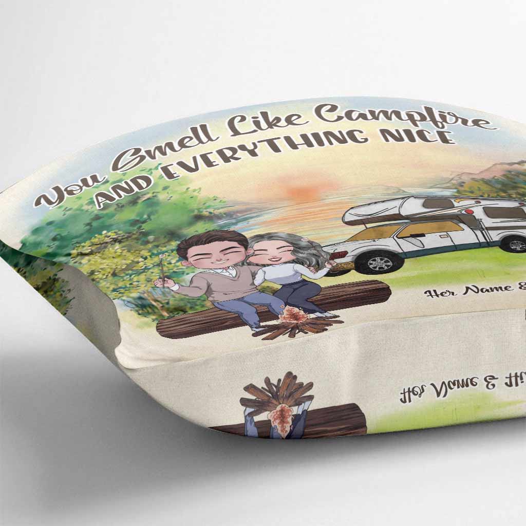 Vous sentez le feu de camp - Coussin décoratif personnalisé pour couple, idéal pour le camping