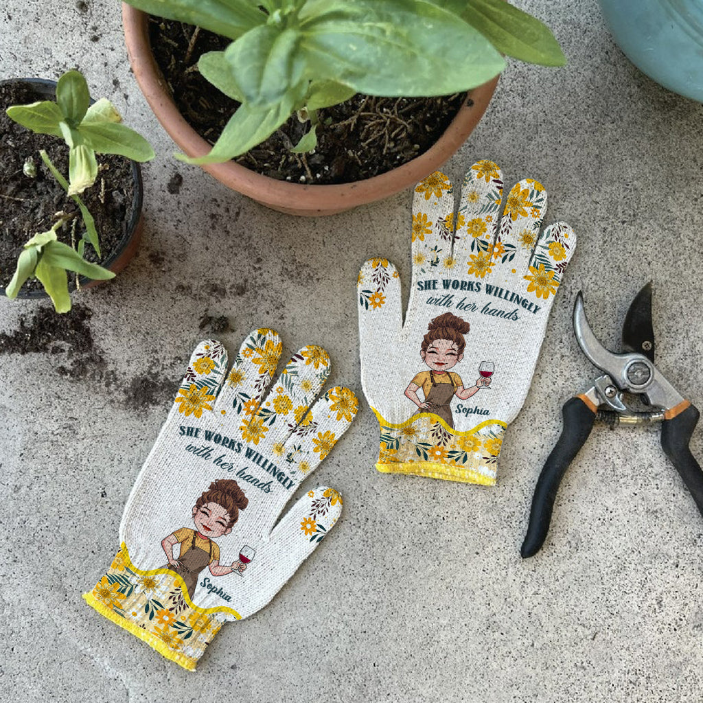 She Works Willingly With Her Hands - Personalized Gardening Garden Gloves