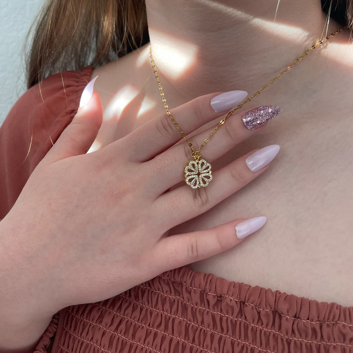 Halskette mit vierblättrigem Kleeblatt