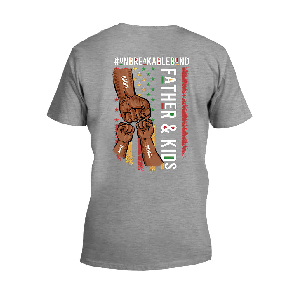 Unzerbrechliche Bindung zwischen Vater und Sohn – Personalisiertes T-Shirt und Hoodie für Afroamerikaner