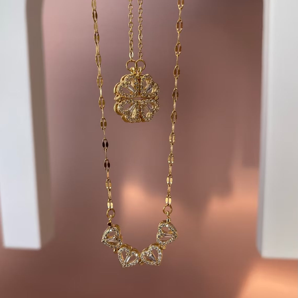 Halskette mit vierblättrigem Kleeblatt